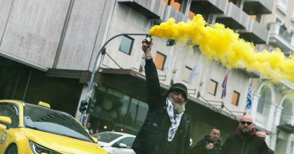 «Χειρόφρενο» για δεύτερη ημέρα τα ταξί - Απεργία και πορεία από το ΣΑΤΑ